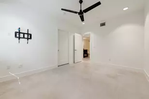 408 W 38 1/2 St, Austin, TX 78705 - Photo 23