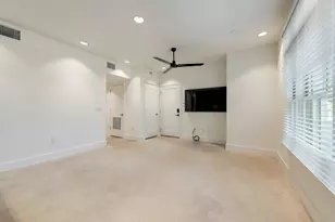 408 W 38 1/2 St, Austin, TX 78705 - Photo 15