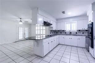 12504 Silver Spur Rd, Austin, TX 78727 - Photo 3
