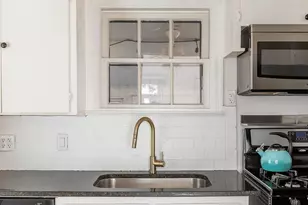 1028 E 43rd St, Austin, TX 78751 - Photo 9