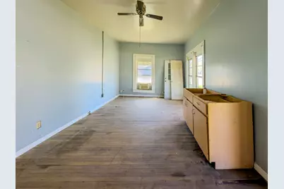 302 E Crockett Street, Luling, TX 78648 - Photo 7