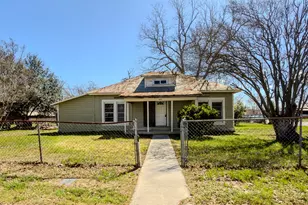 302 E Crockett St, Luling, TX 78648 - Photo 1