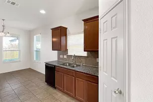 133 S Langtry Ln, Jarrell, TX 76537 - Photo 21