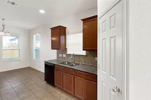 133 S Langtry Ln, Jarrell, TX 76537 - Photo 21