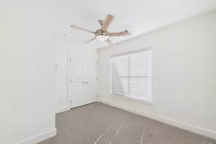 711 W 32nd St, Austin, TX 78705 - Photo 17