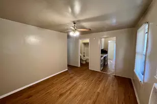 514 Ruddy St, Lockhart, TX 78644 - Photo 3