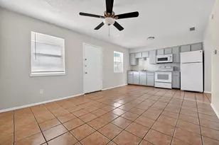 306 Calhoun Dr, Rockdale, TX 76567 - Photo 9