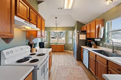 1808 Cedarlawn Street, Taylor, TX 76574 - Photo 7