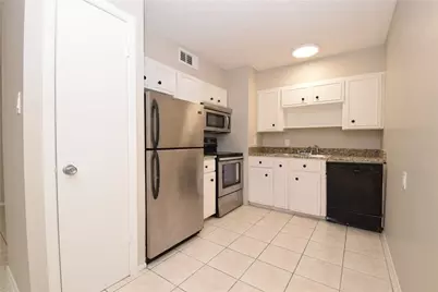 2404 Longview Street #103, Austin, TX 78705 - Photo 7