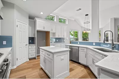 5301 Deerwood Lane, Austin, TX 78730 - Photo 11