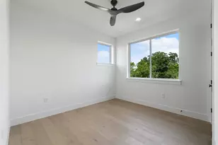 501 E Burton St, Manor, TX 78653 - Photo 9