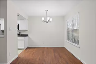 512 Eberhart Ln, Austin, TX 78745 - Photo 9
