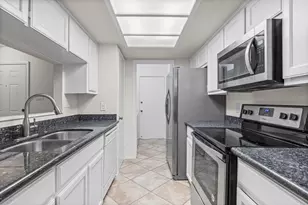 512 Eberhart Ln, Austin, TX 78745 - Photo 3