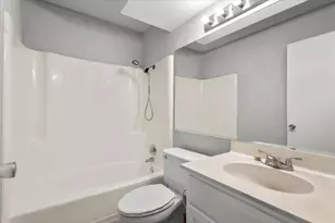 910 Duncan Ln, Austin, TX 78705 - Photo 25