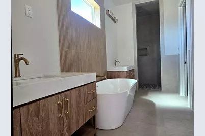 2425 Bruin Drive, Spicewood, TX 78669 - Photo 9