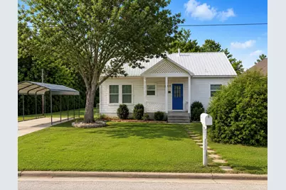 664 E Galveston Street, Giddings, TX 78942 - Photo 1
