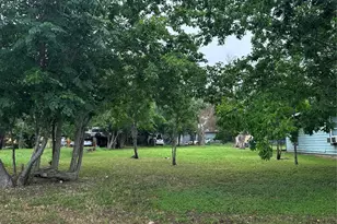 608 Lamar St, Luling, TX 78648 - Photo 1