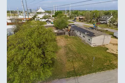 104 Royal Street, Taylor, TX 76574 - Photo 3