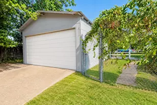 340 Ackerman St, Rockdale, TX 76567 - Photo 33