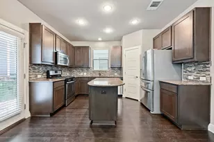 2021 Carlson Dr, Austin, TX 78741 - Photo 9