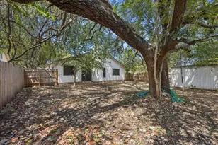 7701 Wakefield Dr, Austin, TX 78749 - Photo 11