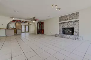 322 E Castleshoals Dr, Granite Shoals, TX 78654 - Photo 5