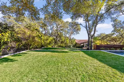 302 Buckeye Trail, West Lake Hills, TX 78746 - Photo 27