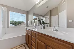 9207 Pioneer Forest Dr, Austin, TX 78744 - Photo 23