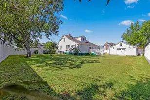 811 E Hempstead St, Giddings, TX 78942 - Photo 3