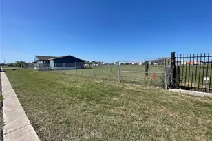 106 Brown Pelican Dr, Del Valle, TX 78617 - Photo 35