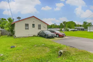 639 E Saint Charles Dr, Crosby, TX 77532 - Photo 3