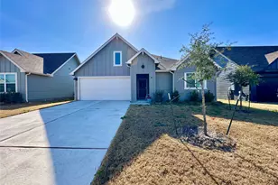 331 N Richland Dr, Lockhart, TX 78644 - Photo 1