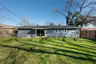 1305 Glenwood Dr, Austin, TX 78723 - Photo 21