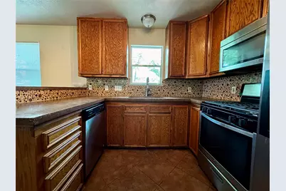 8013 Lazy Lane #B, Austin, TX 78757 - Photo 3
