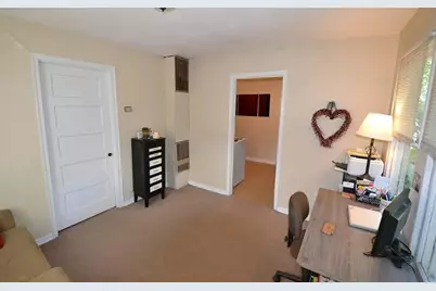 808 E 46th Street #B, Austin, TX 78751 - Photo 5