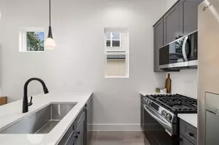 1700 Pennsylvania Ave, Austin, TX 78702 - Photo 11