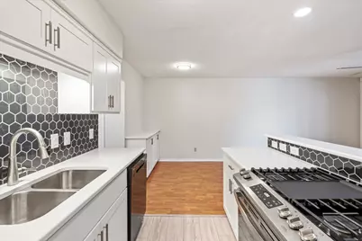 505 W 7th Street #313, Austin, TX 78701 - Photo 9
