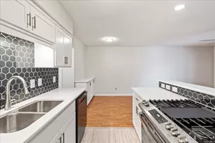 505 W 7th St, Austin, TX 78701 - Photo 9