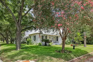 601 Garwood St, Smithville, TX 78957 - Photo 1
