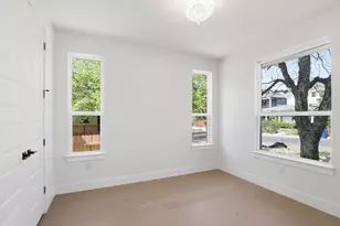 2301 E 10th St, Austin, TX 78702 - Photo 7