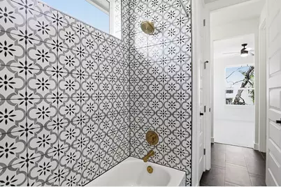 2301 E 10th Street, Austin, TX 78702 - Photo 21