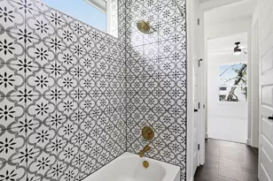 2301 E 10th St, Austin, TX 78702 - Photo 21