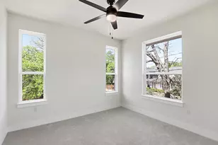 2301 E 10th St, Austin, TX 78702 - Photo 17