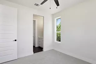 2301 E 10th St, Austin, TX 78702 - Photo 19