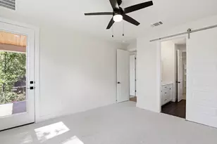 2301 E 10th St, Austin, TX 78702 - Photo 25
