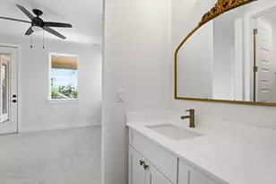 2301 E 10th St, Austin, TX 78702 - Photo 21