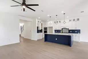 2301 E 10th St, Austin, TX 78702 - Photo 13