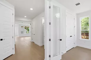 2301 E 10th St, Austin, TX 78702 - Photo 5