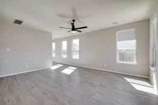 340 Black Opal Dr, Jarrell, TX 76537 - Photo 5