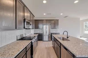 340 Black Opal Dr, Jarrell, TX 76537 - Photo 9